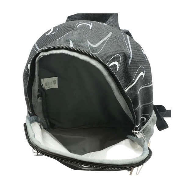 jdi mini backpack Brasilia while the stretchy side pockets are ideal for accommodating larger items such as water bottles or headphones Nike Brasilia Jdi Kids' Mini
